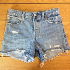 Levi’s wedgie shorts distressed 26